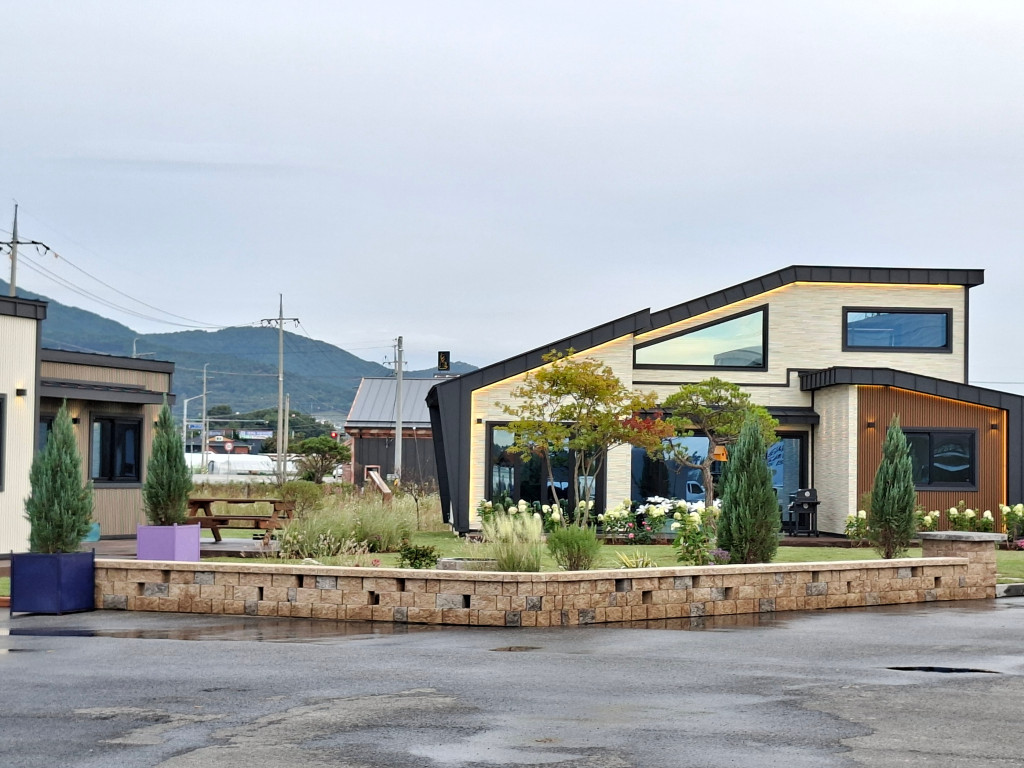 /user/s/ss5340/editor/2512/b138d3e6bf3e9b88f49f5eacf2064547_1766114850_0747.jpg 이미지크게보기