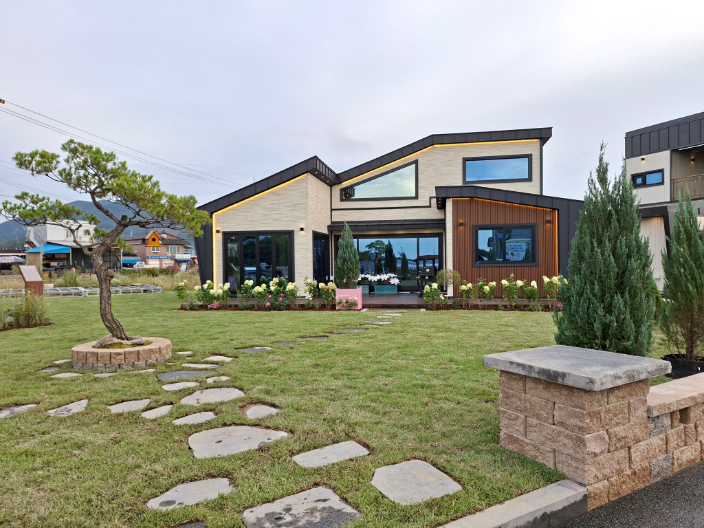 /user/s/ss5340/editor/2512/b138d3e6bf3e9b88f49f5eacf2064547_1766114851_3288.jpg 이미지크게보기